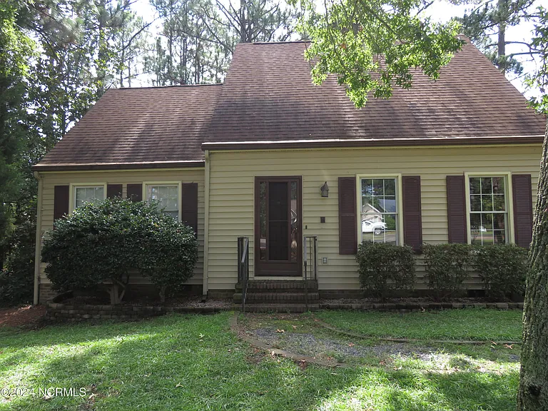 16 Cameron Ln — Photo 3