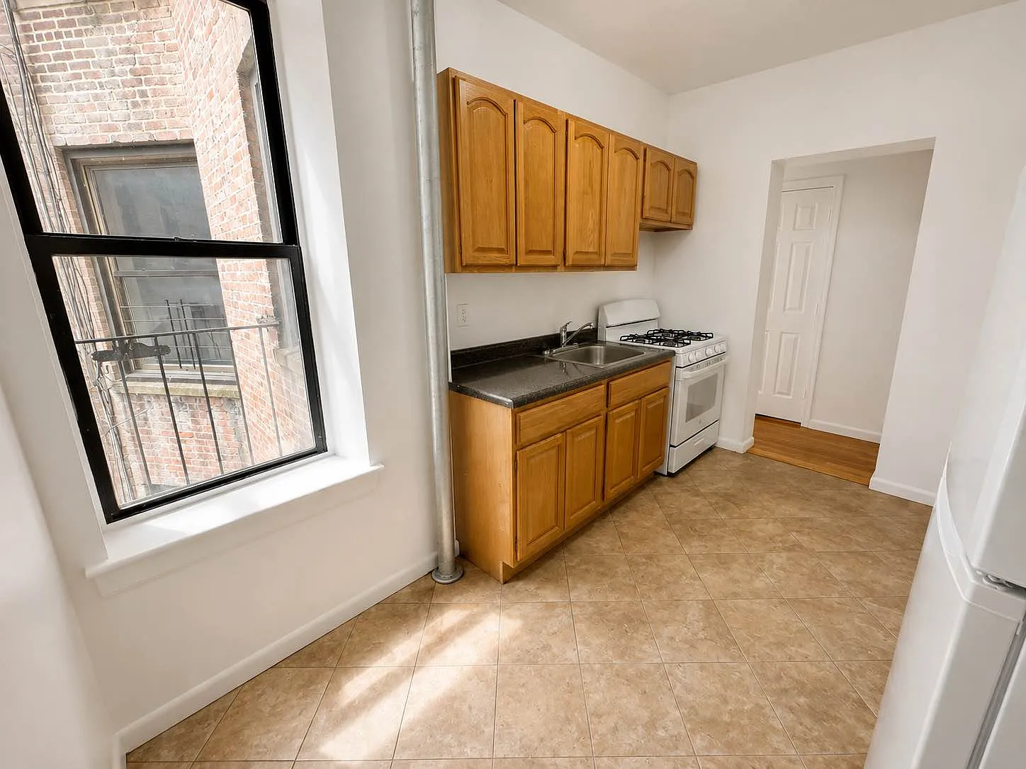 2095 Grand Concourse — Photo 2