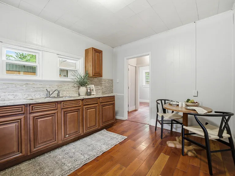 216 N Hickory St — Photo 13
