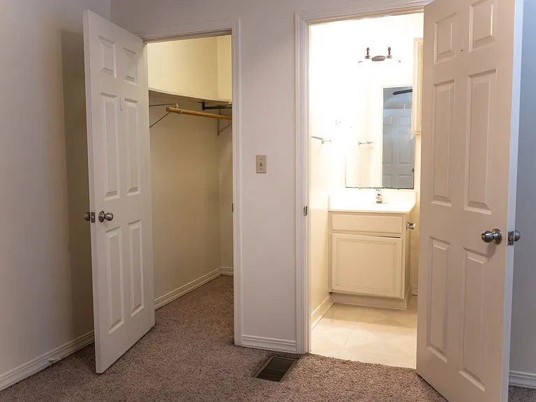 1231 Skokie Dr — Photo 32