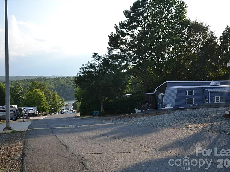 120 Cardinal Dr N — Photo 19