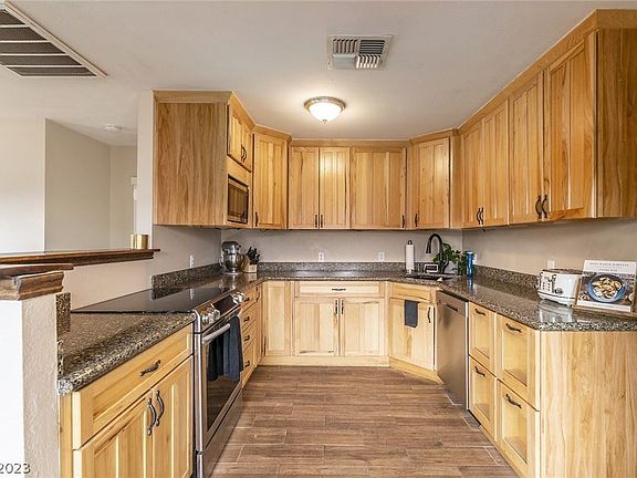 4th image of 651 Avenue G