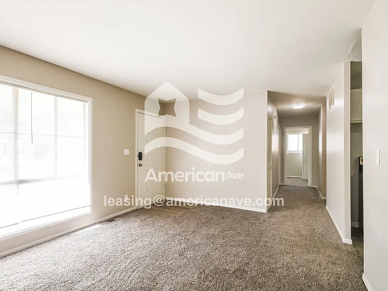 1378310_003_living_room_12785938.jpg