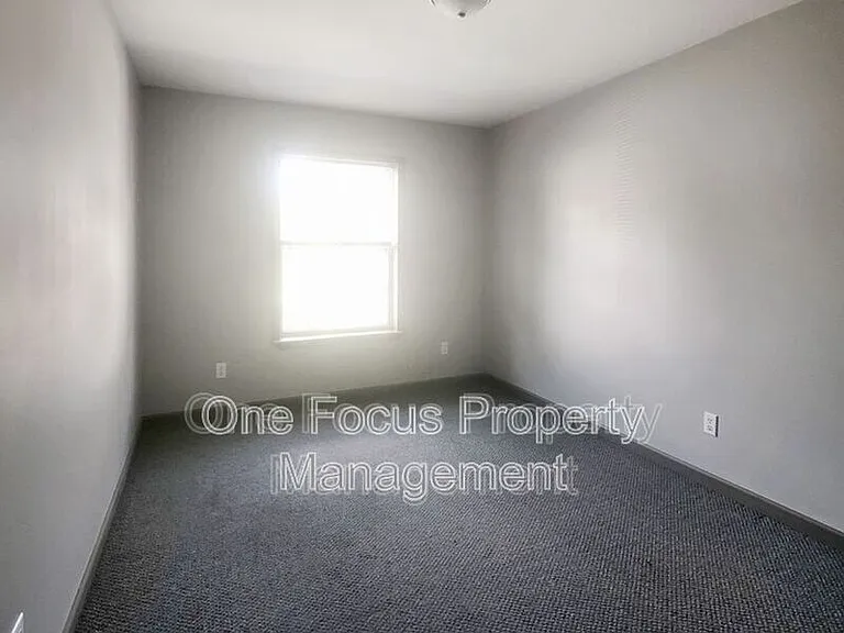 415 E Church St #5 — Photo 4