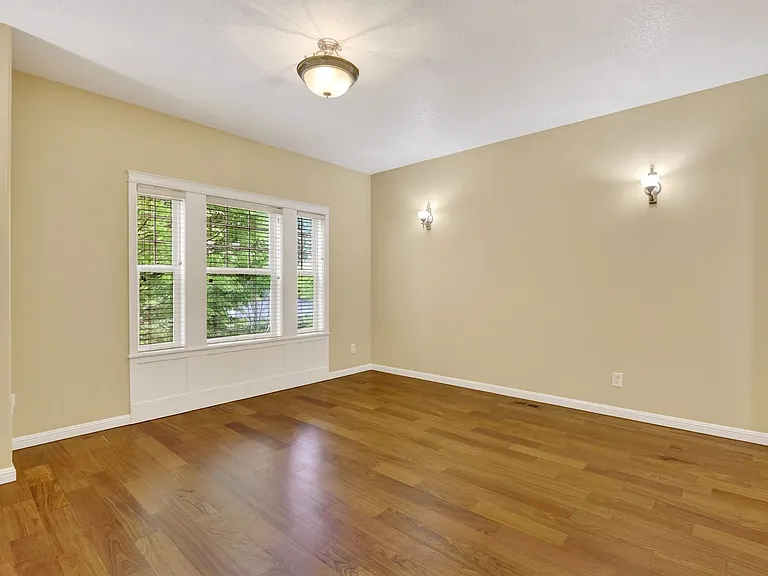 308-394 SW Eastman Pkwy — Photo 51