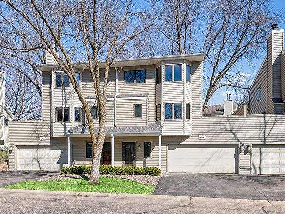 3rd image of 4943 Bayswater Rd