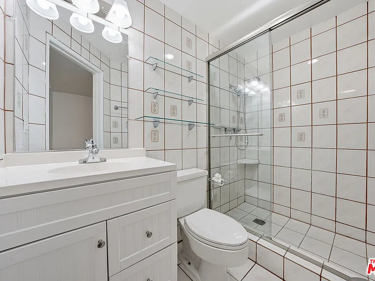 1037 N Vista St #206 — Photo 12