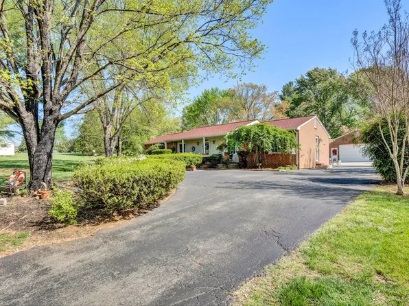 1710 Amy Ln, Salem, VA 24153