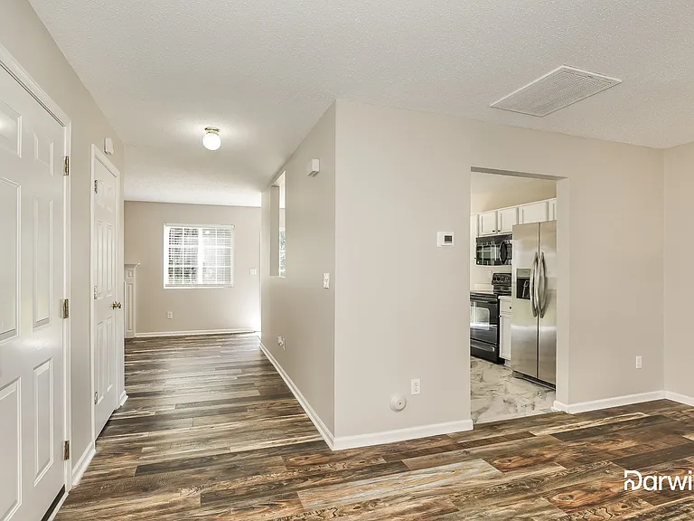 704 Sunmeadow Dr — Photo 5