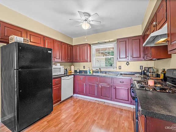 5th image of 203 Maplewood Dr