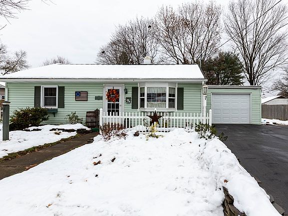 2nd image of 104 Renwick Ln