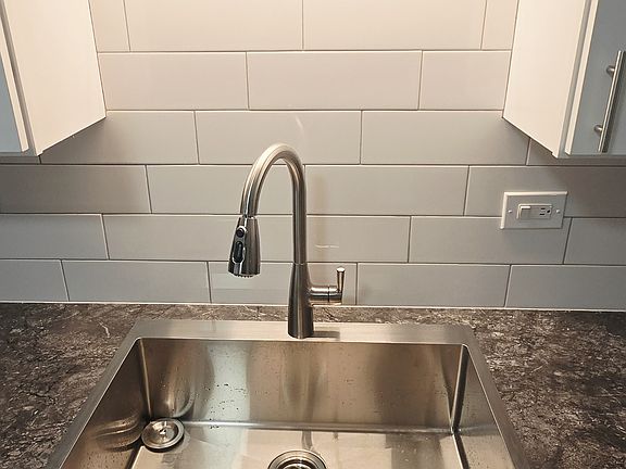 4th image of 11013 S Lloyd Dr APT 6