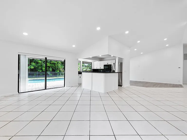9718 Lancaster Pl — Photo 4