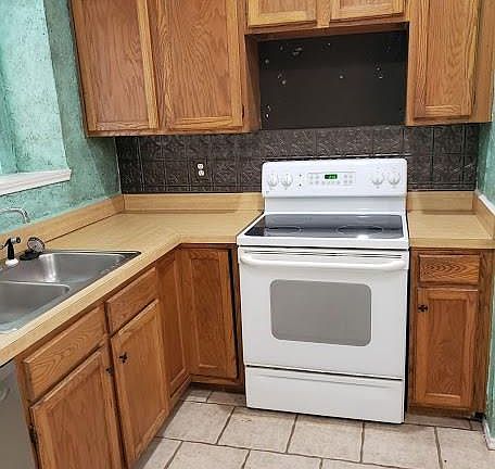 5th image of 935 W Embercrest Dr