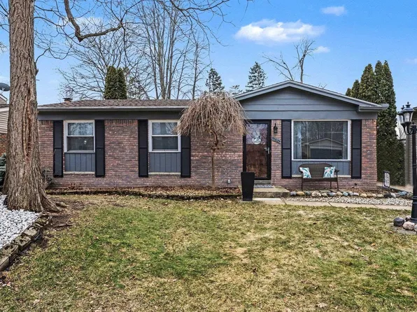 50625 Jim Dr, Chesterfield, MI 48047