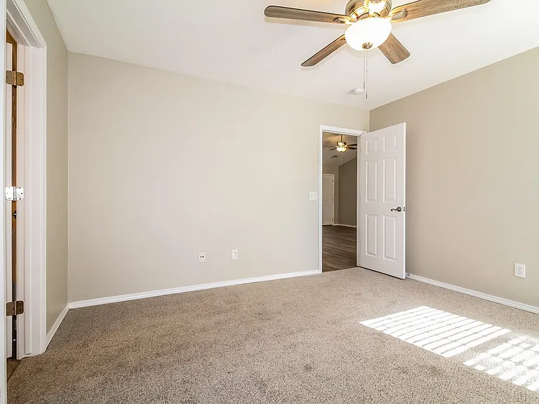 1016 NW 14th Pl — Photo 8