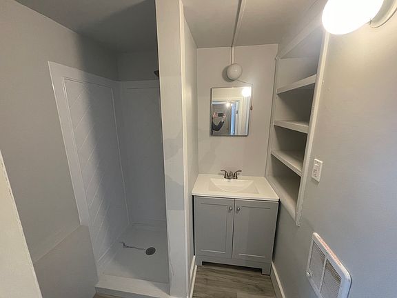 3rd image of 264 Summit St Unit 4