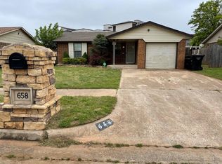 658 SW 12th St, Moore, OK 73160