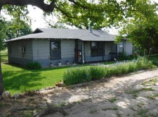 105 Cedar St, Paradise, TX 76073