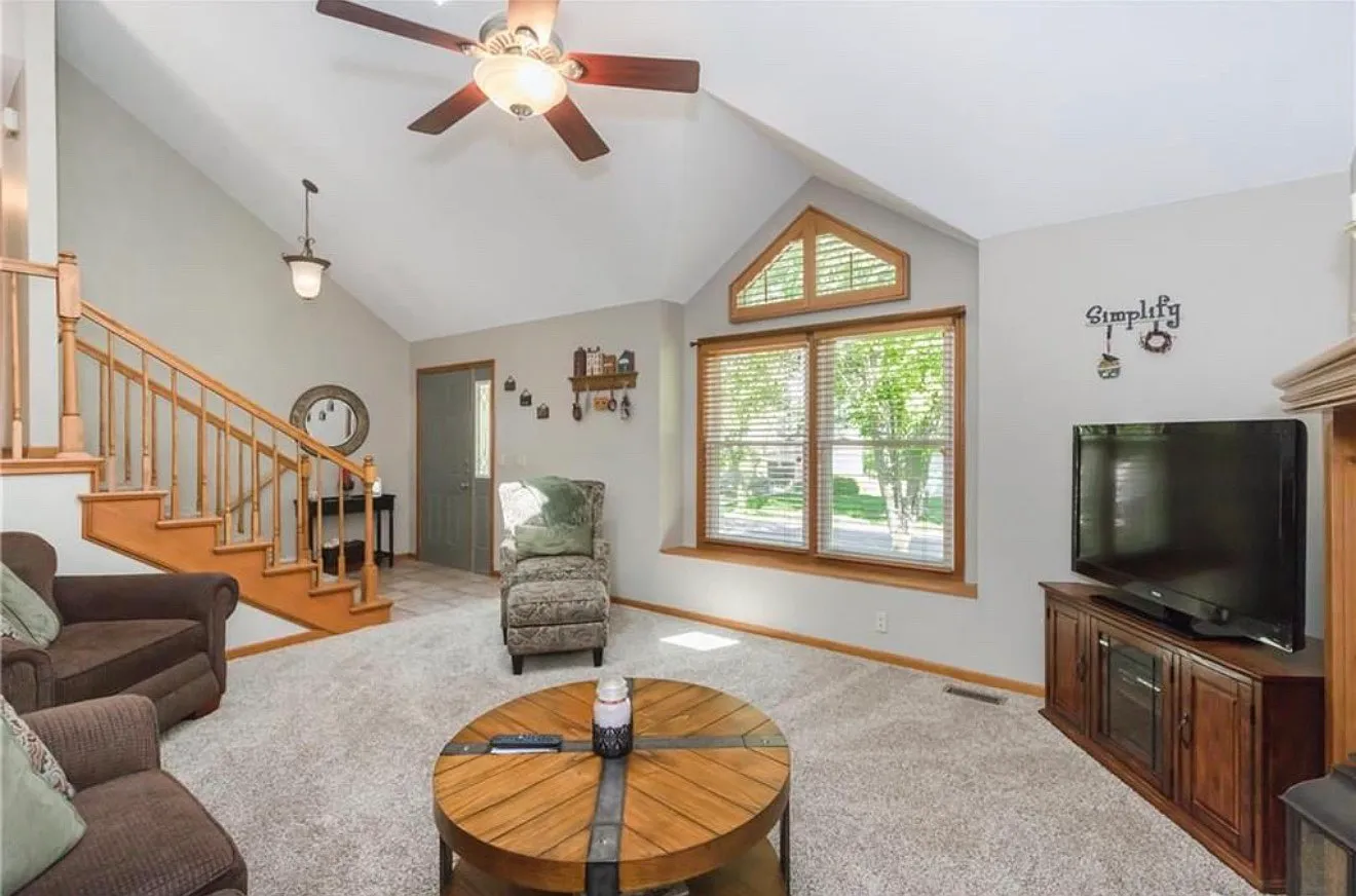4 bed, 1882 sqft, $2,650 — Photo 3