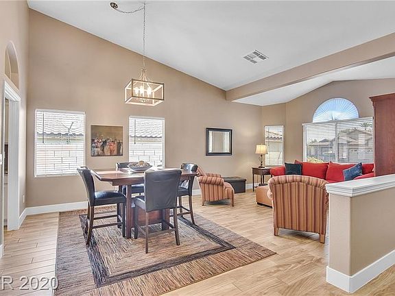 5th image of 469 Mountain Heights Ct