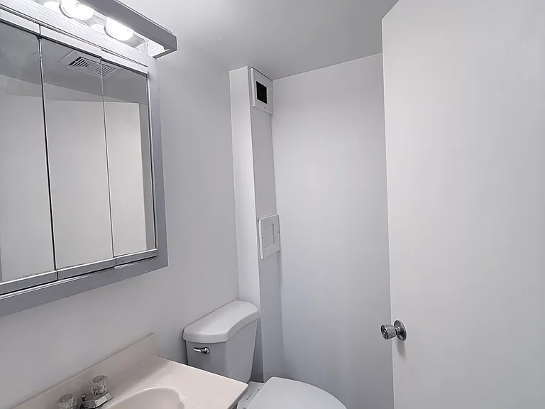 25 Greenview Ave #BASEMENT — Photo 9
