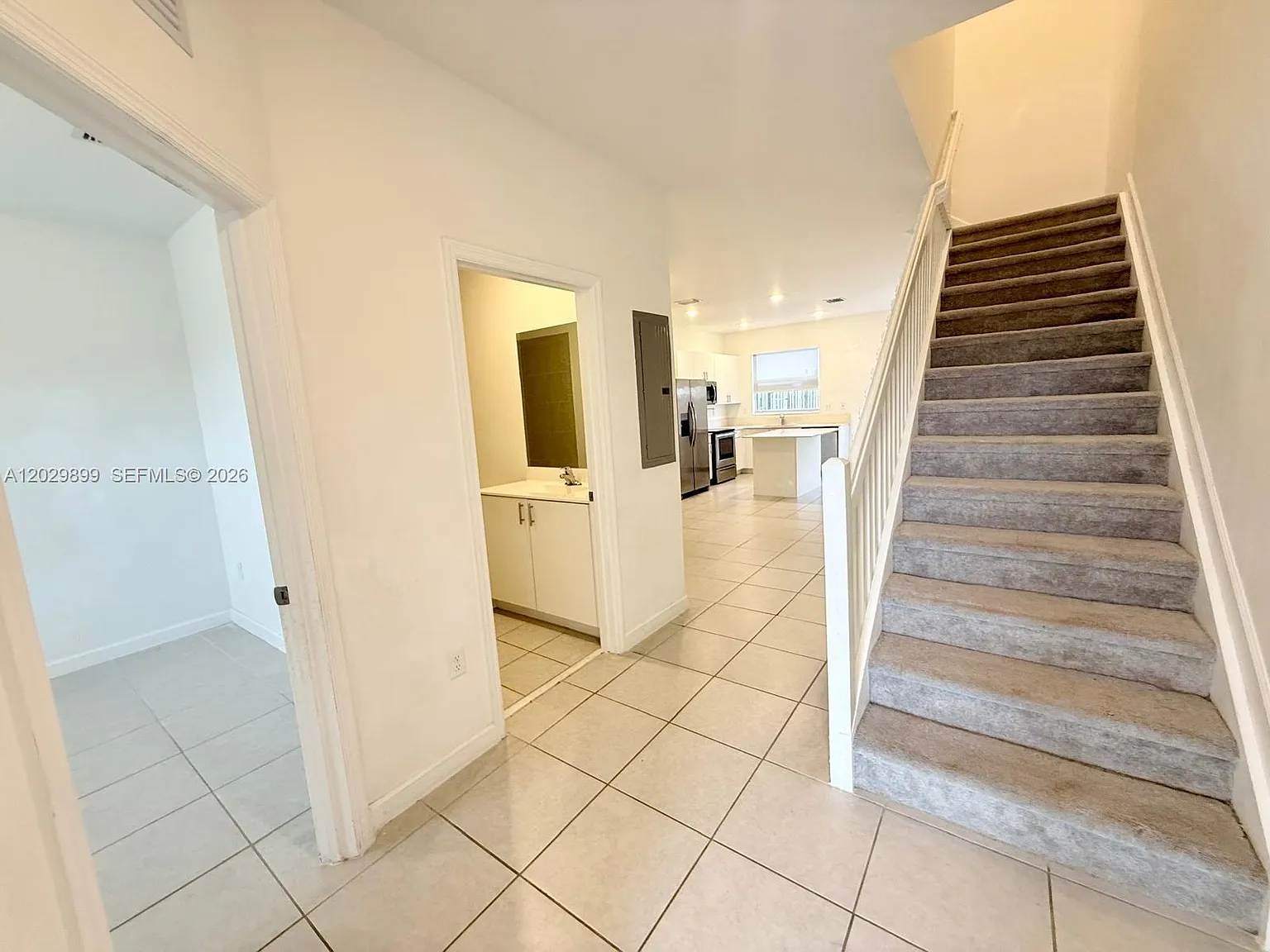 3 bed, 1328 sqft, $2,450 — Photo 2