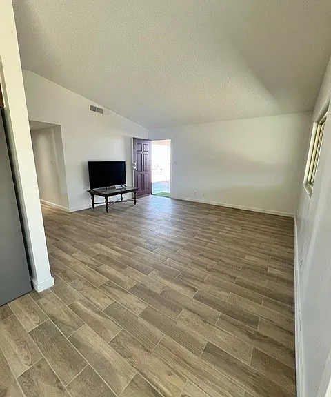 409 Daffodil Dr — Photo 14