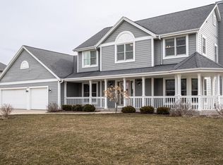 10310 S George Dr, Oak Creek, WI 53154