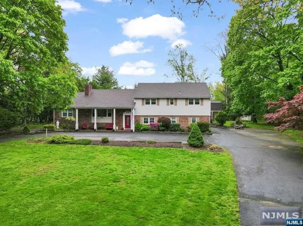 75 S 5th St, Park Ridge, NJ 07656