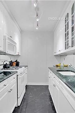 2nd image of 136 E 56th St APT 3D