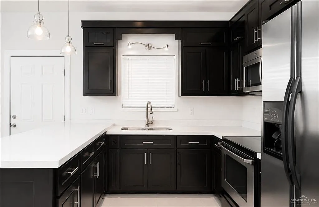 2 bed, 2.0 bath, 4386 sqft, $975 — Photo 4