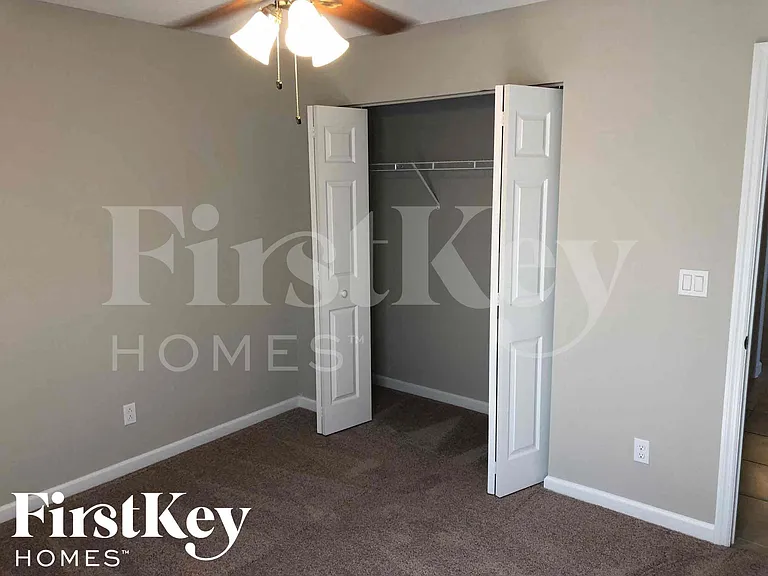 561 SE Brookside Ter — Photo 10