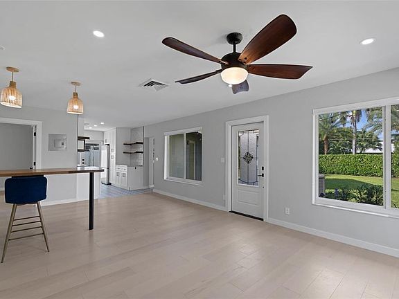 3rd image of 2000 SE 26th Ave #0