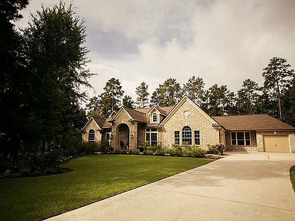 This view shows the awesome long driveway and mature landscaping.