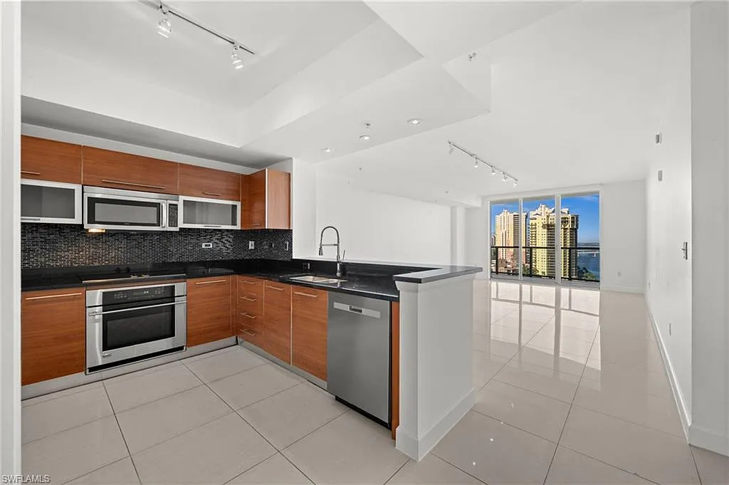 2 bed, 2.0 bath, 1512 sqft, $1,850 — Photo 3