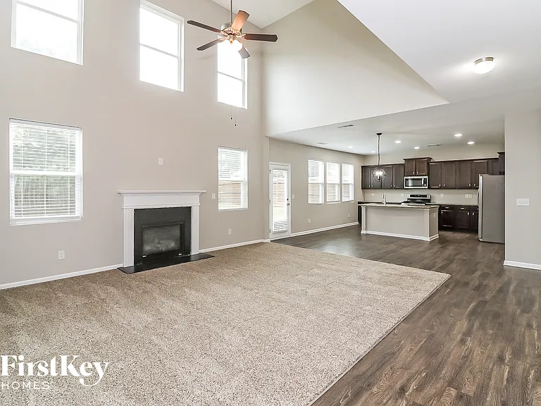 195 Parkcrest Xing — Photo 3