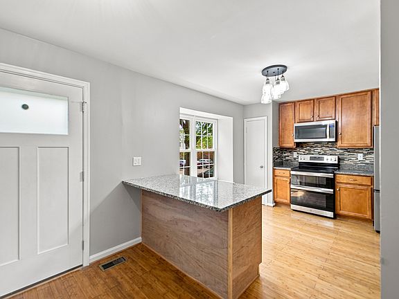 3rd image of 8346 Stationhouse Ct