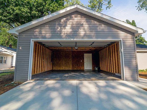 5th image of 717 N Alvord Blvd