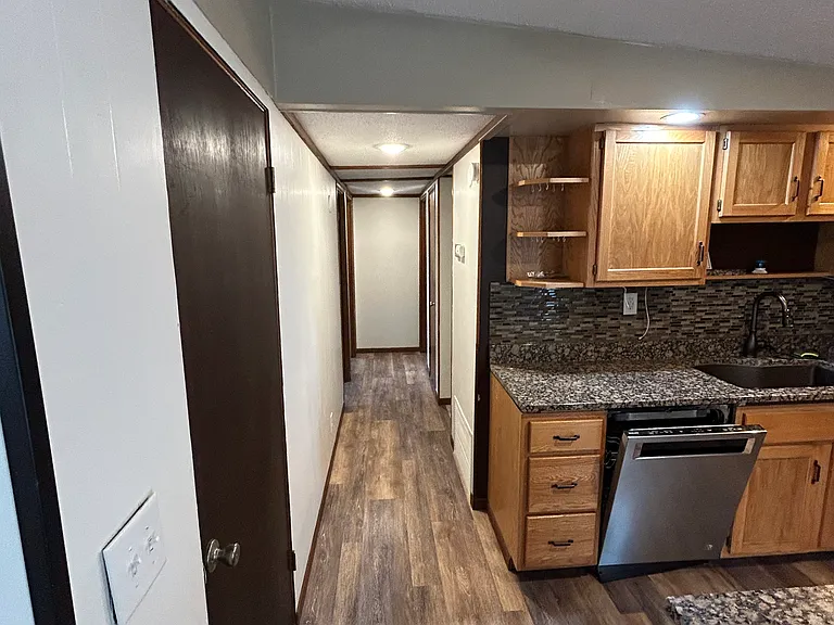 2716 Irvine Ave NW — Photo 7