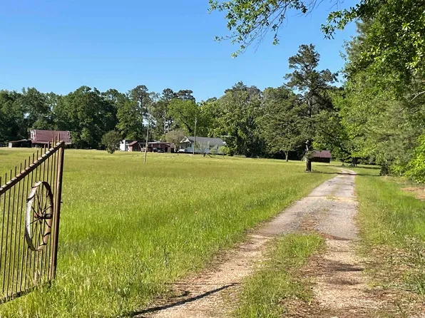 8401 Whiteville Rd, Pine Bluff, AR 71603