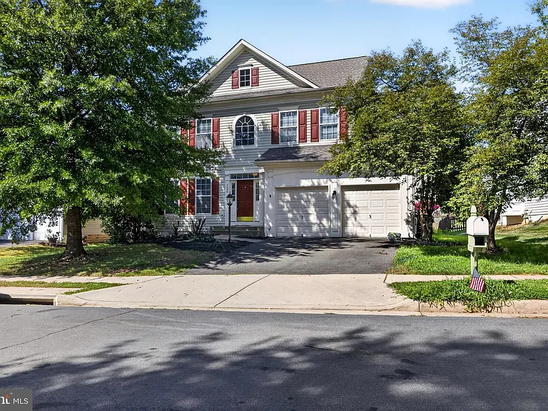 9036 Woodpecker Ct — Photo 2