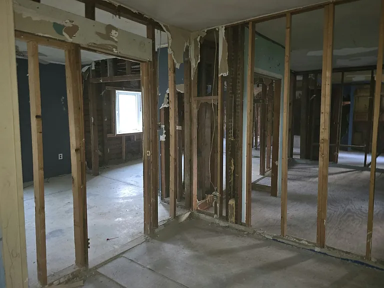 728 Schirmeyer St — Photo 5