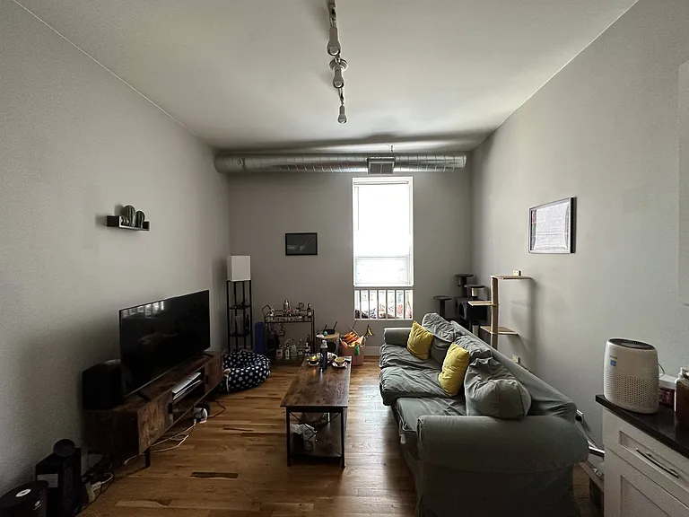 1433 N Milwaukee Ave — Photo 8