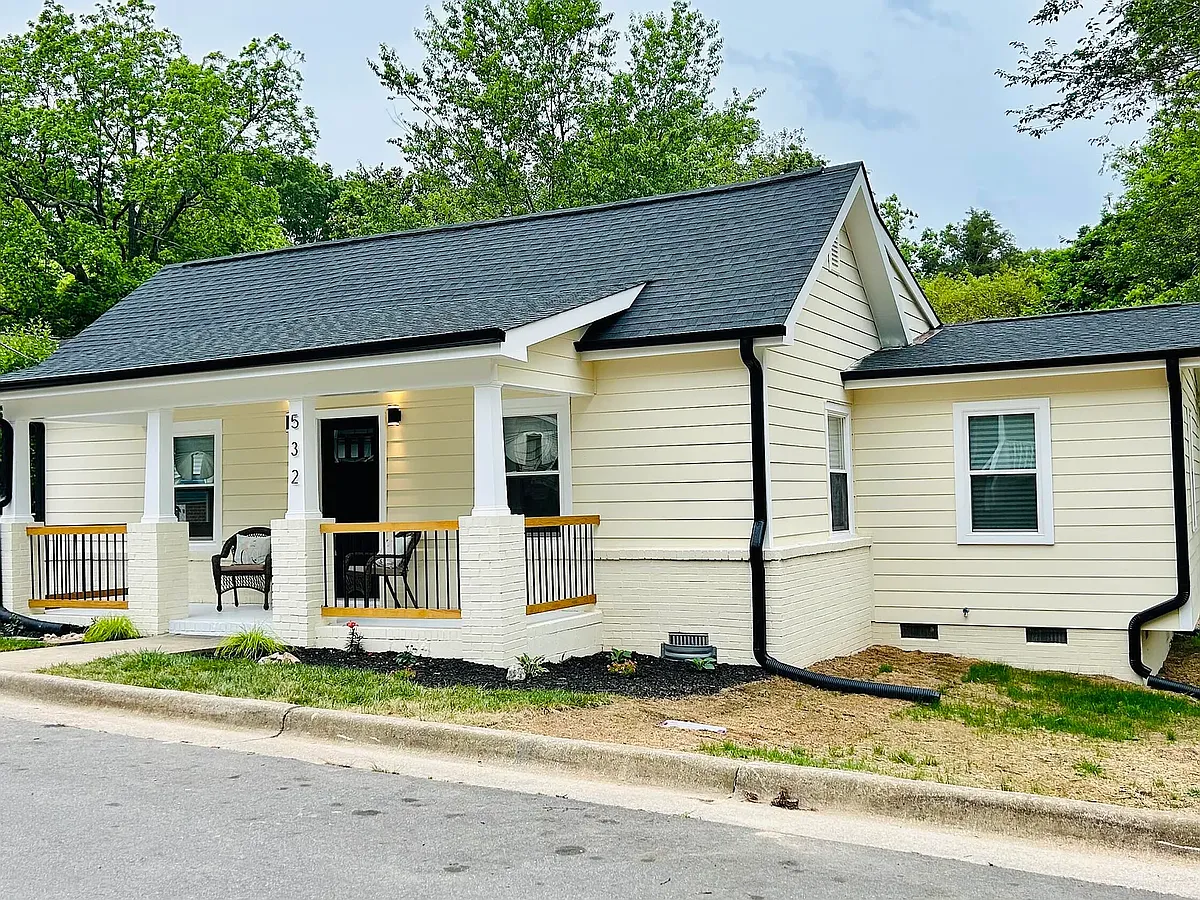 Building Photo - 532 E Nelson Ave
