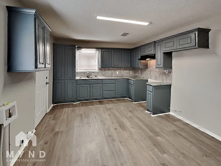 306 E Stanford St — Photo 5