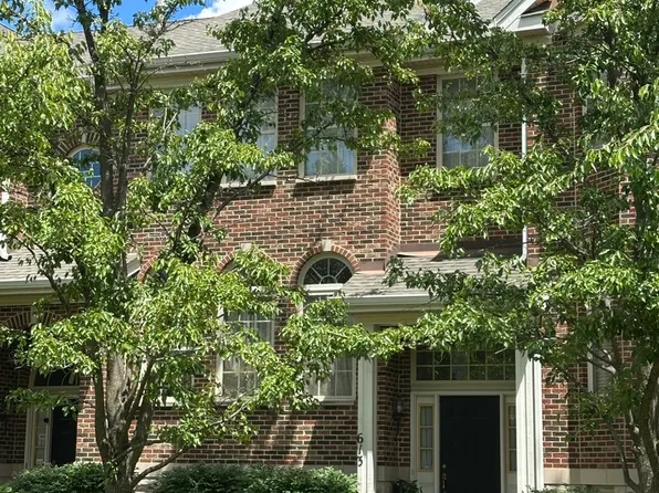 613 Prestwick Ln, Wheeling, IL 60090