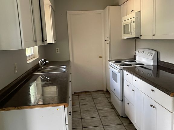 3rd image of 1681 Ann Dr