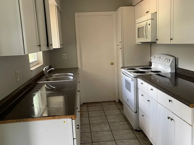 1681 Ann Dr — Photo 3