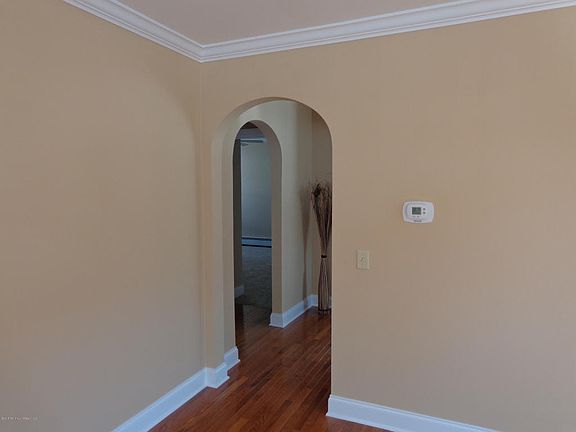 5th image of 32 Ramona Dr